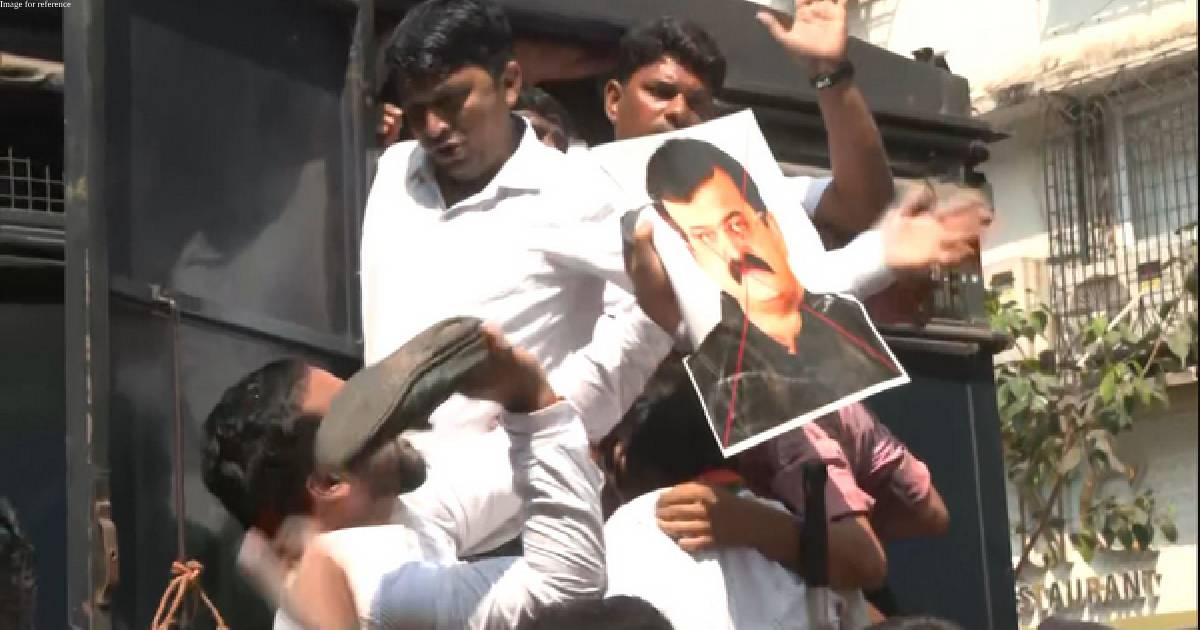 BJP workers protest against NCP MLA Jitendra Awhad